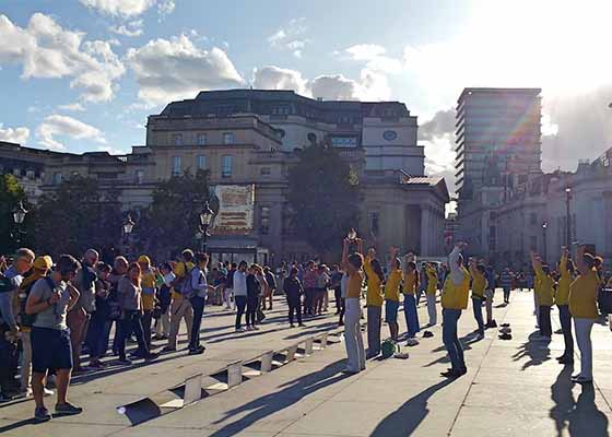 Image for article Londra: le attività del Falun Gong nelle attrazioni turistiche aumentano la consapevolezza