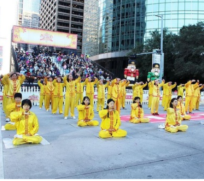 Image for article Texas: I praticanti della Falun Dafa esprimono la loro riconoscenza per il Maestro Li durante il Giorno del Ringraziamento