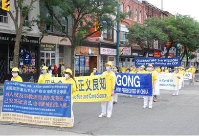 Image for article Canada: Alla manifestazione di Toronto, i cinesi si sono dimessi pubblicamente dal PCC 