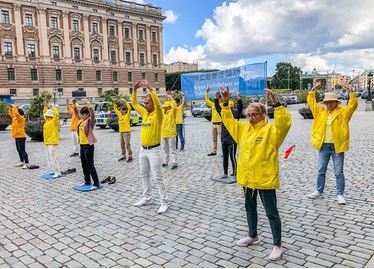 Image for article Stoccolma, Svezia: sensibilizzazione sulla Falun Dafa e la persecuzione in Cina
