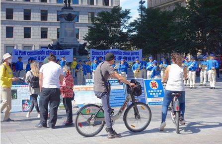Image for article Canada: I praticanti della Falun Dafa svolgono attività di sensibilizzazione a Montreal