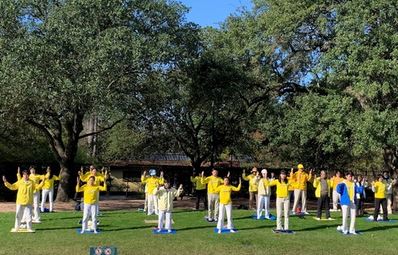 Image for article Houston, Texas: I praticanti esprimono ammirazione e gratitudine per il Fondatore della Falun Dafa 