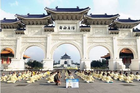 Image for article Taiwan: Una scena sorprendente di meditazione pacifica in mezzo a tempi caotici 