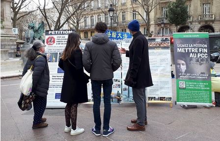 Image for article Parigi, Francia: I cittadini condannano la persecuzione della Falun Dafa da parte del PCC 