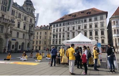 Image for article Austria: I praticanti del Falun Gong tengono una giornata informativa a Graz 