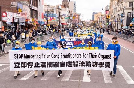 Image for article New York: Centinaia di persone si dimettono dal PCC, durante l'anniversario del 25 aprile