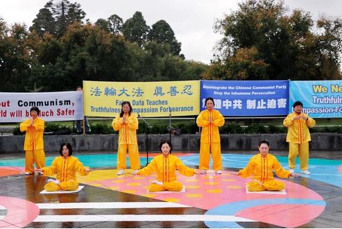 Image for article Australia: Consigliere comunale di Bendigo condanna il PCC durante la manifestazione del Falun Gong