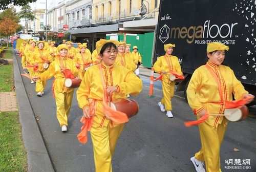 Image for article  Nuova Zelanda: I praticanti celebrano la GiornataMondiale della Falun Dafa