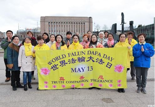 Image for article Finlandia: I praticanti celebrano il giorno della Falun Dafa 
