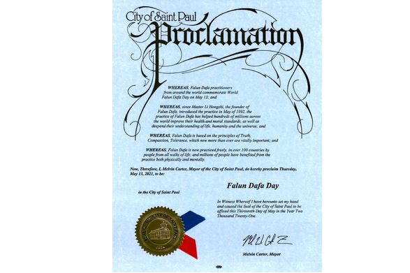 Image for article Minnesota: Il sindaco della città di Saint Paul emette la proclamazione del Giorno della Falun Dafa 