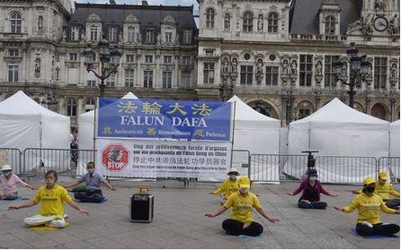 Image for article Parigi, Francia: I praticanti del Falun Gong chiariscono la verità nella piazza del municipio 