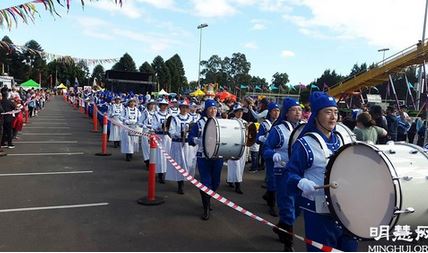 Image for article Sidney, Australia: Elogi per l'ingresso dei praticanti durante il festival a Blacktown