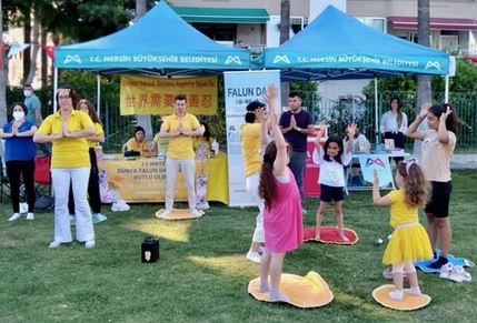 Image for article Turchia: Cinque giorni di celebrazione della Giornata Mondiale della Falun Dafa 