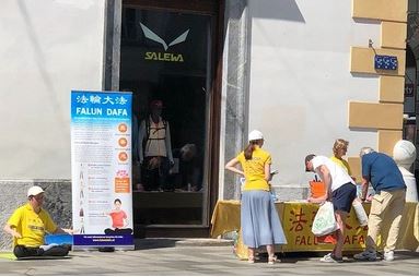 Image for article Austria: I praticanti della Falun Dafa organizzano attività per condannare la persecuzione in corso del PCC