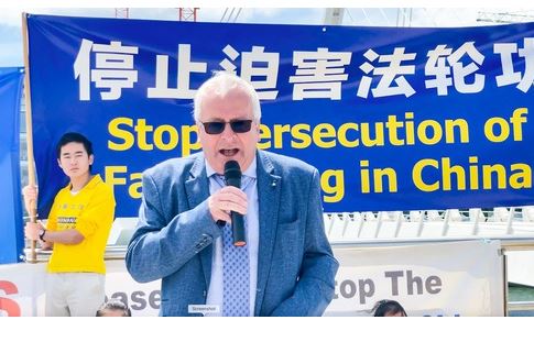 Image for article  Irlanda: Gli sforzi dei praticanti della Falun Dafa per esporre la persecuzione decennale messa in atto dal PCC nei loro confronti, ricevono il sostegno dei funzionari governativi