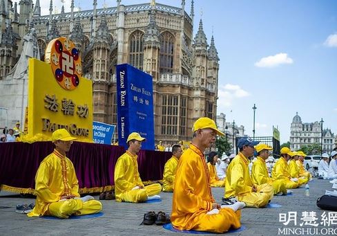 Image for article Londra: Protesta contro ventidue anni di persecuzione del regime comunista cinese e il sostegno dei politici eletti