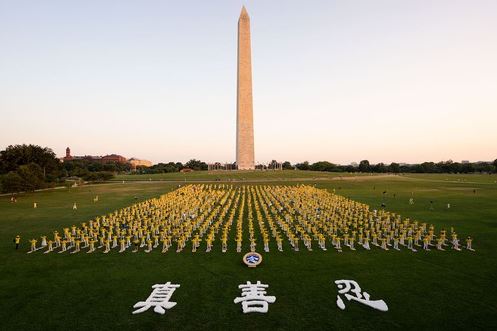Image for article Washington DC: Veglia a lume di candela per ricordare le vittime nei ventidue anni di persecuzione