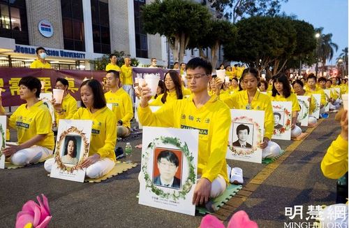 Image for article Los Angeles, California: Una veglia a lume di candela commemora i praticanti della Falun Dafa morti durante i ventidue anni di persecuzione 