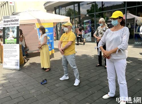 Image for article Germania: Presentazione della Falun Dafa a Mannheim 