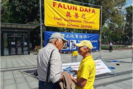 Image for article Lituania: I residenti ringraziano i praticanti della Falun Dafa per aver “portato energia pura e retta al mondo”