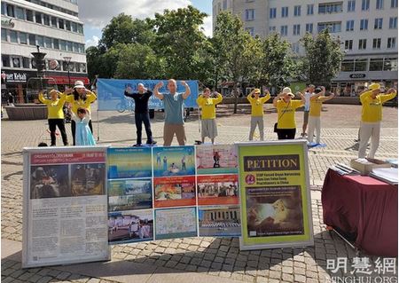 Image for article Svezia: Cittadini di Malmö lodano la Falun Dafa durante le attività per sensibilizzare la persecuzione del PCC 