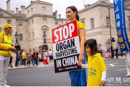 Image for article Londra, Regno Unito: Le persone condannano la persecuzione della Falun Dafa da parte del regime cinese