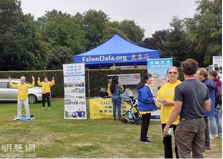Image for article Colchester, Regno Unito: Aumentare la consapevolezza della Falun Dafa 
