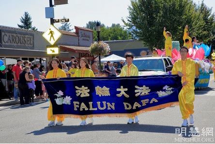 Image for article Stato di Washington: La Falun Dafa accolta positivamente durante il festival annuale a Snoqualmie 