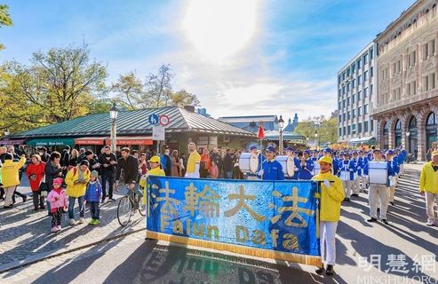 Image for article Germania: Giornalista commossa dall'energia positiva ed edificante dei praticanti del Falun Gong
