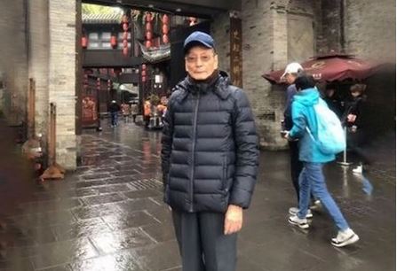 Image for article Un anziano si riprende da un'insufficienza polmonare dopo aver detto sinceramente che la Falun Dafa è buona