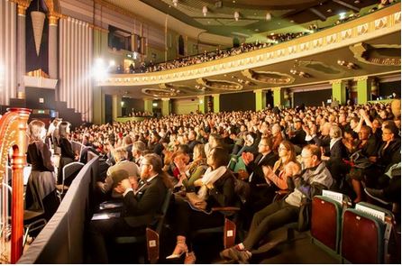 Image for article Il pubblico dei teatri di Londra, Parigi e Stati Uniti apprezza la maestria e la profondità di Shen Yun: “Incredibilmente buona”