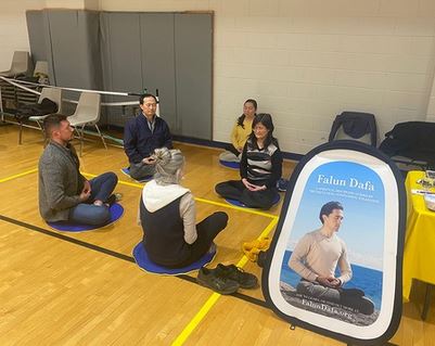 Image for article New Jersey: La Falun Dafa è stata ben accolta alla Fiera delle Risorse Comunitarie