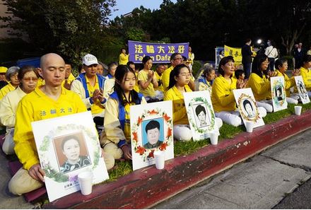 Image for article Los Angeles: I praticanti della Falun Dafa organizzano una veglia a lume di candela fuori dal Consolato cinese per commemorare l'appello del 25 aprile 