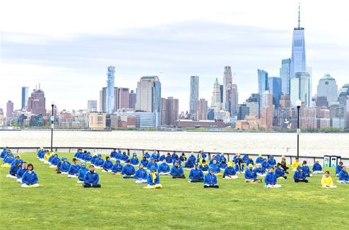 Image for article New Jersey: I praticanti celebrano il 30° anniversario dell'introduzione della Falun Dafa ed esprimono la loro gratitudine al Maestro
