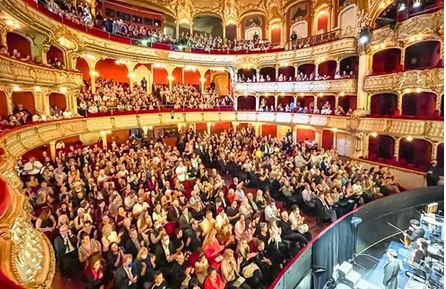 Image for article Shen Yun delizia il pubblico in Austria, Germania, Australia e Stati Uniti: L'esperienza di una vita