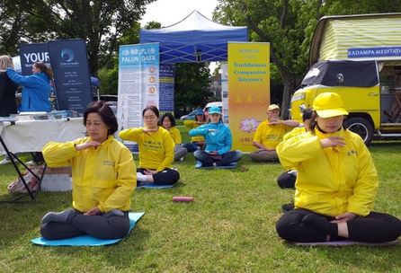 Image for article Edimburgo, Scozia: Presentazione della Falun Dafa al Meadow Festival