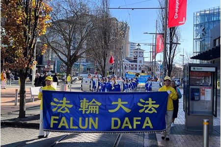 Image for article Christchurch, Nuova Zelanda: I praticanti tengono una manifestazione e una parata per denunciare la persecuzione in Cina