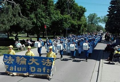 Image for article Toronto, Canada: La Falun Dafa è stata accolta calorosamente in tre parate
