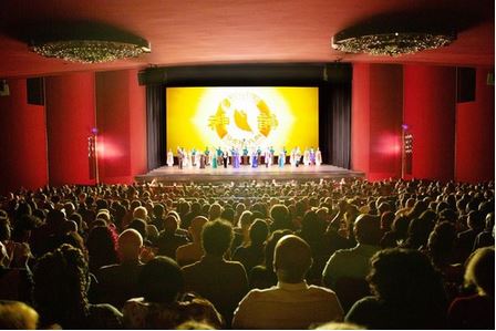 Image for article Shen Yun conclude la tournée mondiale 2021-2022 nella capitale degli Stati Uniti: “Il mondo ha bisogno di vederlo” 