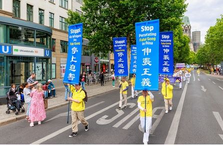 Image for article Berlino, Germania: Manifestazione e marcia di due giorni per porre fine alla persecuzione della Falun Dafa