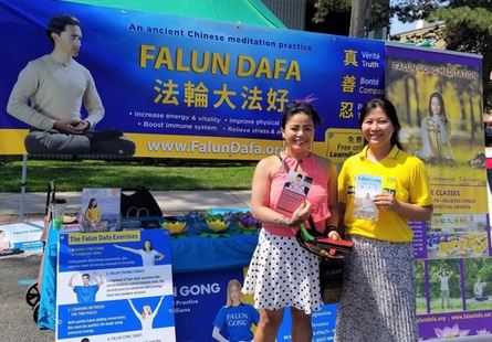 Image for article Toronto, Canada: La gente è grata per la partecipazione della Falun Dafa alla festa di strada del cibo filippino