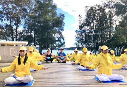 Image for article Sydney, Australia: Presentazione della Falun Dafa durante il City2Surf
