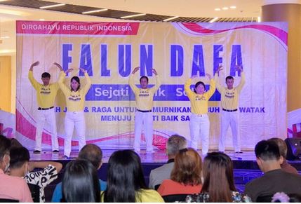 Image for article Indonesia: I praticanti presentano la Falun Dafa a Batam