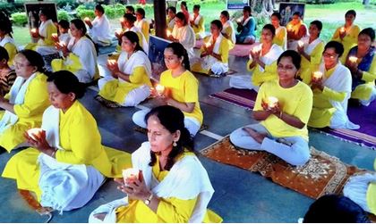 Image for article India: I praticanti della Falun Dafa commemorano il 20 luglio con attività e veglie a lume di candela 
