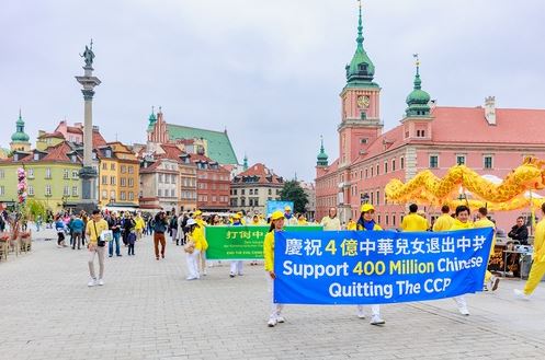 Image for article Varsavia, Polonia: La parata della Falun Dafa che promuove Verità, Compassione e Tolleranza porta buone notizie 