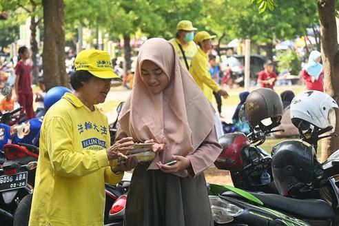 Image for article Tuban, Indonesia: Praticanti introducono la Falun Dafa