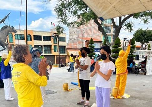 Image for article Zacatelco, Messico: I praticanti presentano la Falun Dafa alla gente