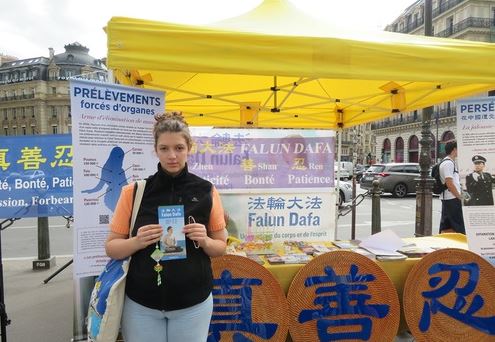 Image for article Attrice parigina: “Sostengo la Falun Dafa, la libertà e la pace”