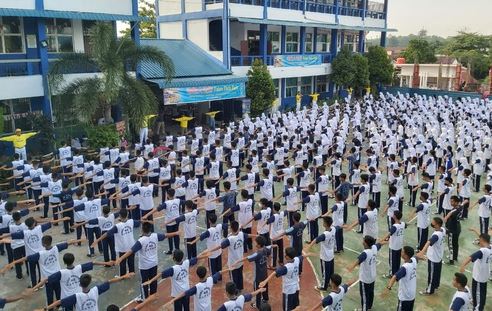 Image for article Indonesia: presentazione della Falun Dafa agli studenti e al personale delle scuole secondarie