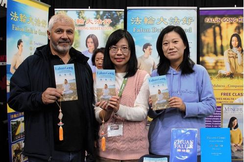 Image for article Canada: la Falun Dafa è stata accolta al 35° Salone Internazionale delle Motoslitte a Toronto